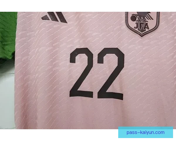 日本队樱花球衣惊艳亮相，备受关注展现球场时尚潮流